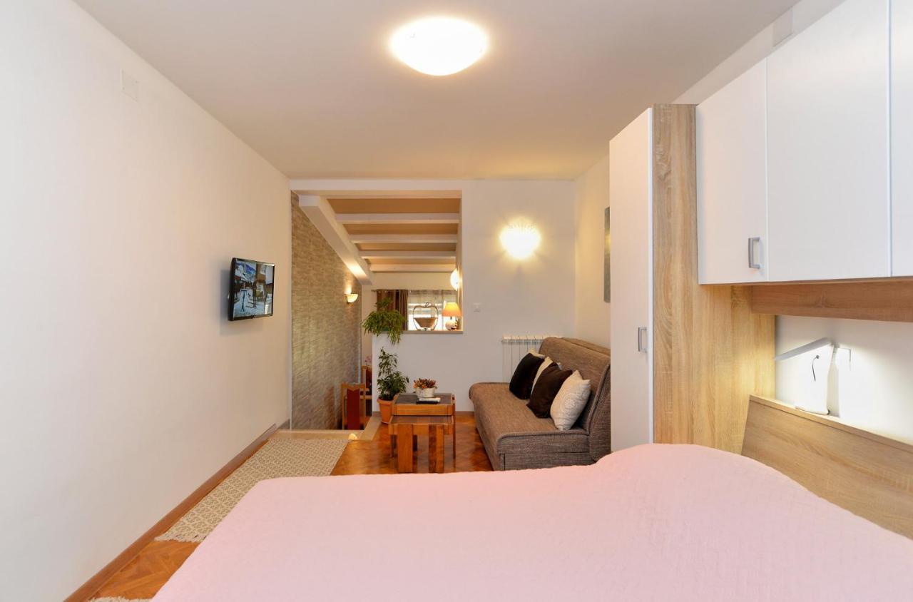 Apartments Voltica 1049 ロヴィニ エクステリア 写真