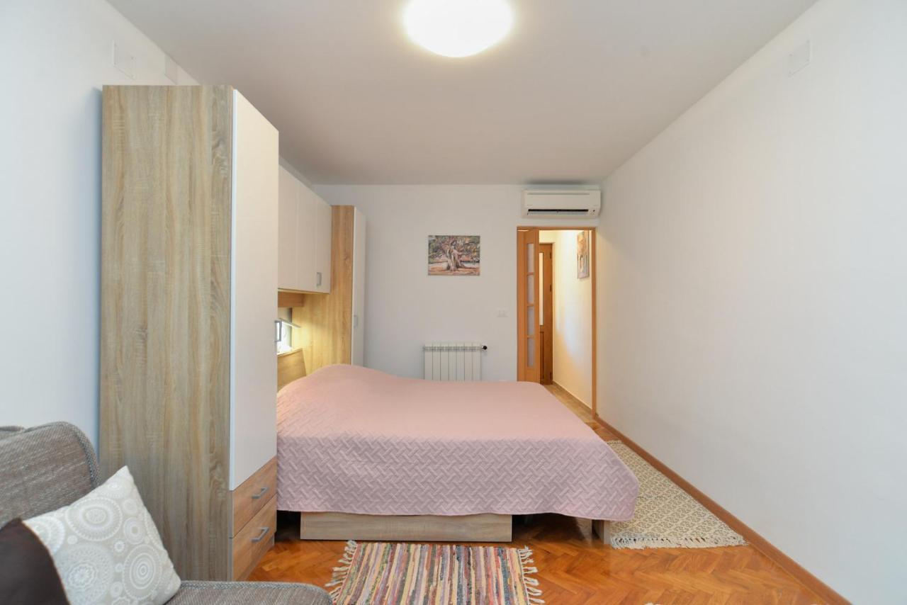 Apartments Voltica 1049 ロヴィニ エクステリア 写真