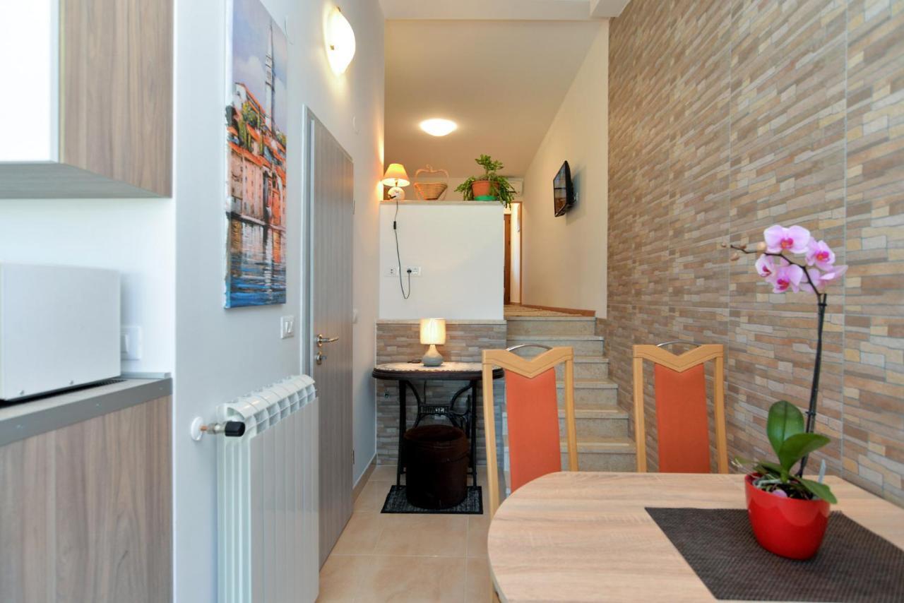 Apartments Voltica 1049 ロヴィニ エクステリア 写真